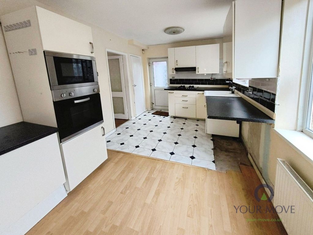 Property photo 3 of 9 Kitchen/Diner