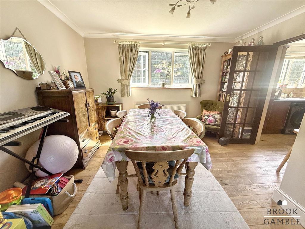 Property photo 3 of 24 01323 438506