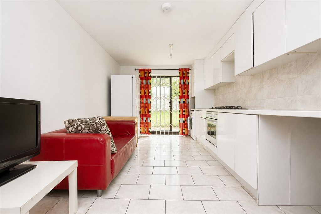 Property photo 3 of 11 Open Plan Kitchen/ L