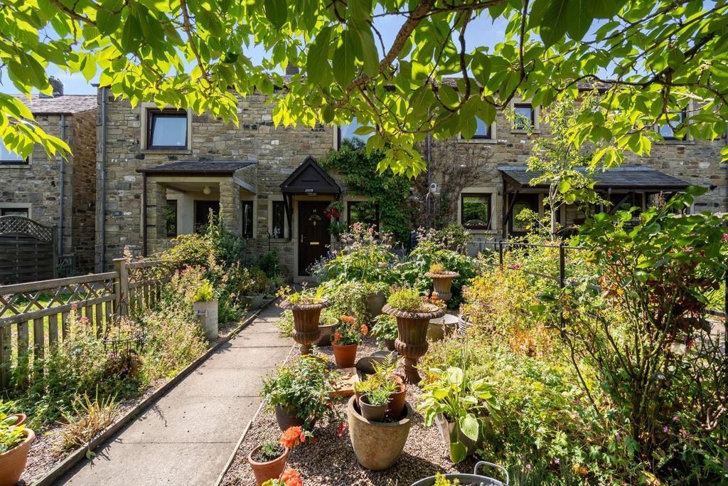 Property photo 1 of 15 112314_11 Beckside Close Addingham-2.Jpg