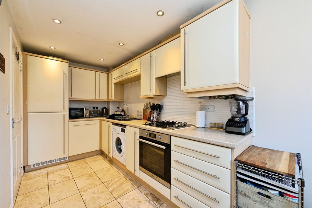 Property photo 2 of 16