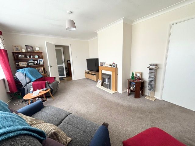 Property photo 3 of 14 Living Room