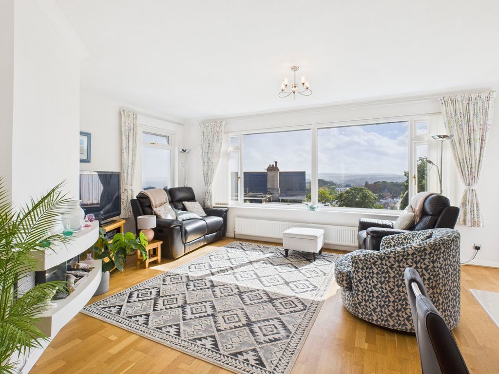 Property photo 3 of 27