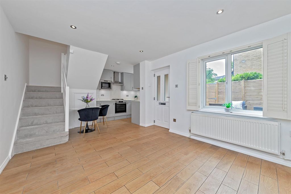 Property photo 2 of 21 16Tilsworthwalk-18.Jpg