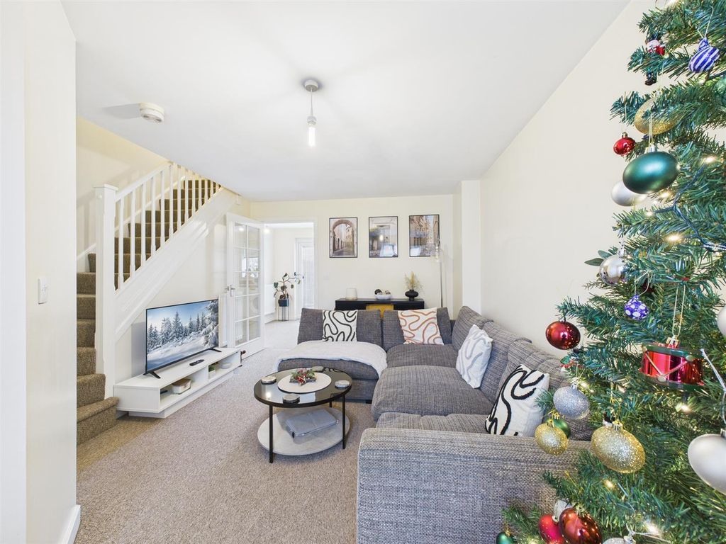 Property photo 2 of 12 Lounge