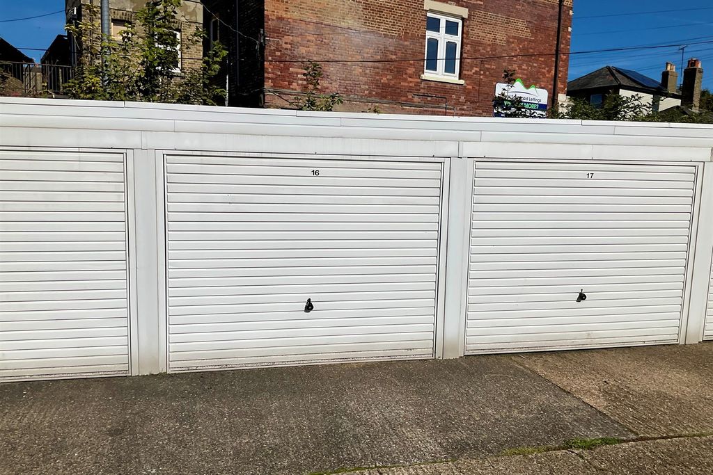 Property photo 1 of 2 (Main)