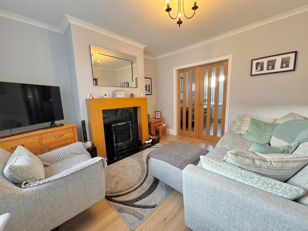 Property photo 3 of 16 d48Eb22F-73d7-4Cf9-97A2-833A6202F12B