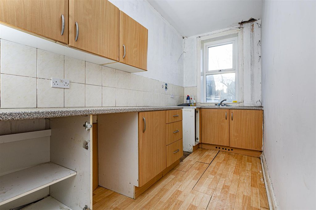 Property photo 2 of 18 Kitchen