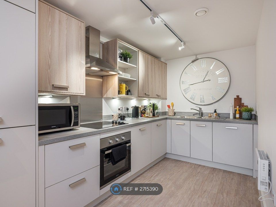 Property photo 3 of 17 Kitchen