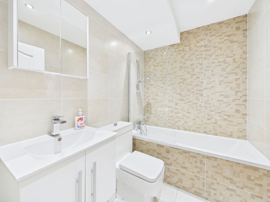 Property photo 3 of 5 Cam03519G0-Pr0433-Still004