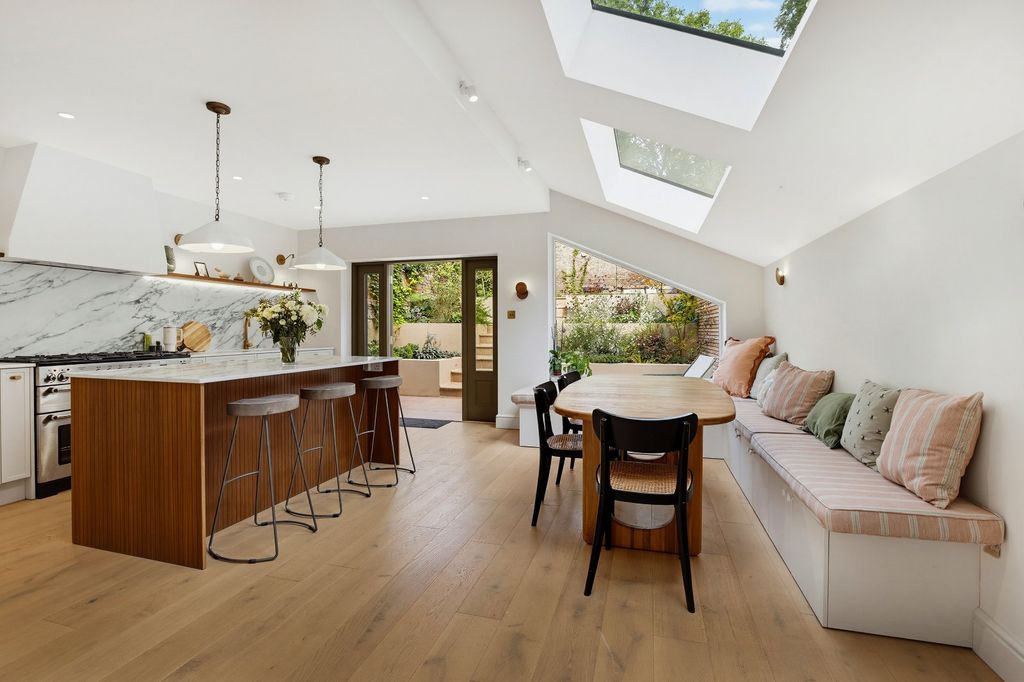Property photo 1 of 15 Kitchen/Dining