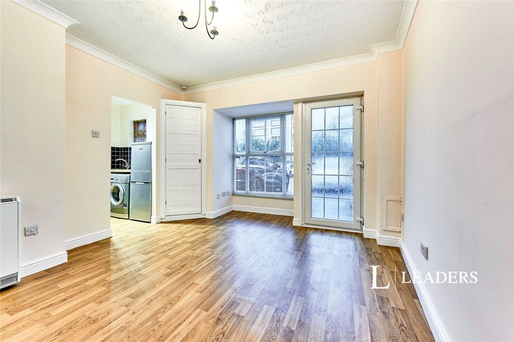 Property photo 2 of 12 Picture No. 33