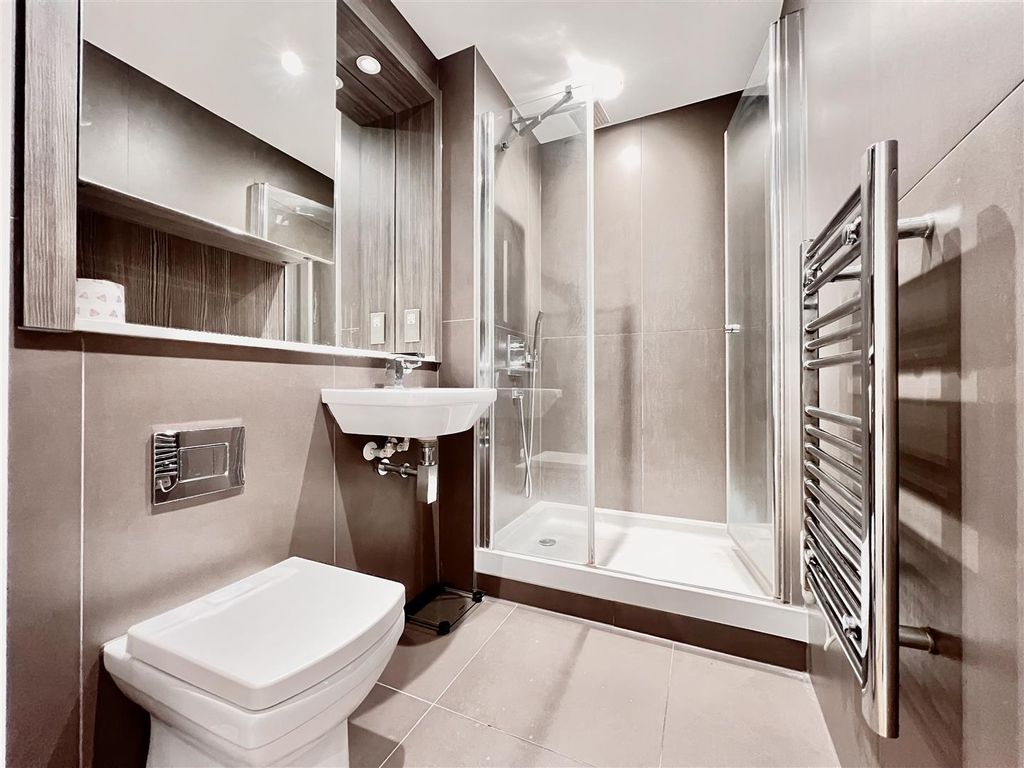 Property photo 2 of 6 Bathroom