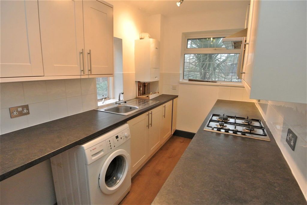 Property photo 1 of 6 Kitchen.Jpg