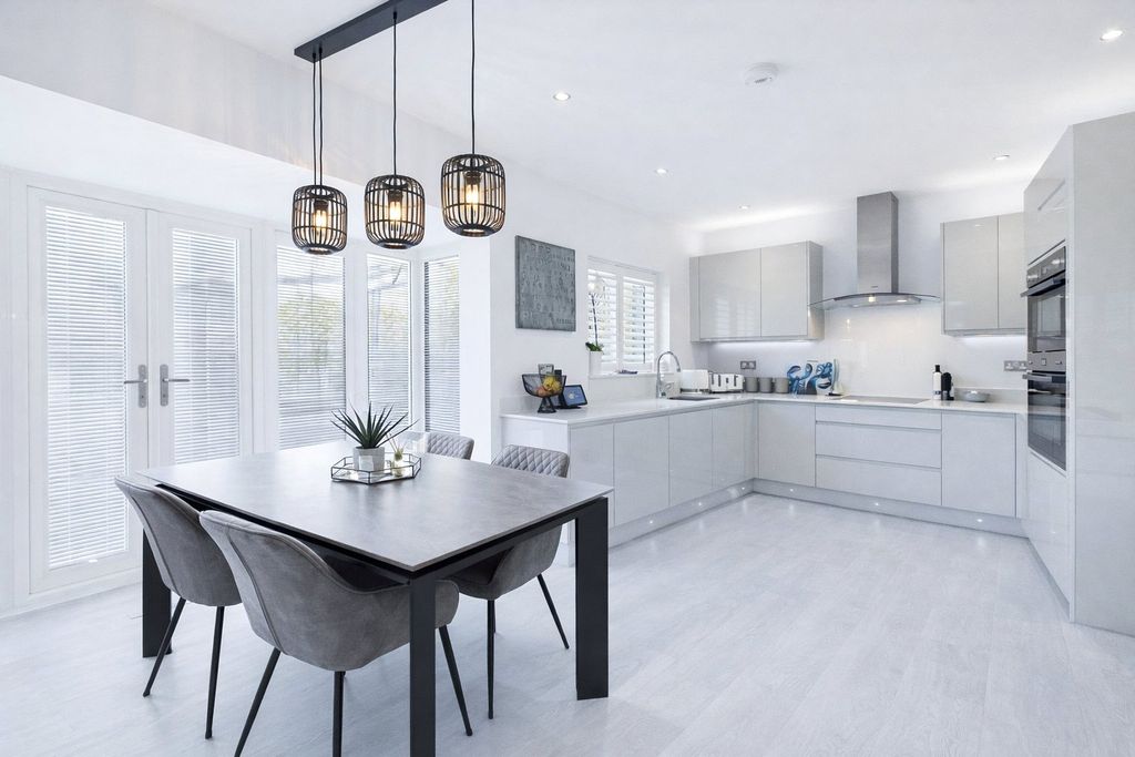 Property photo 3 of 16 Picture No. 21