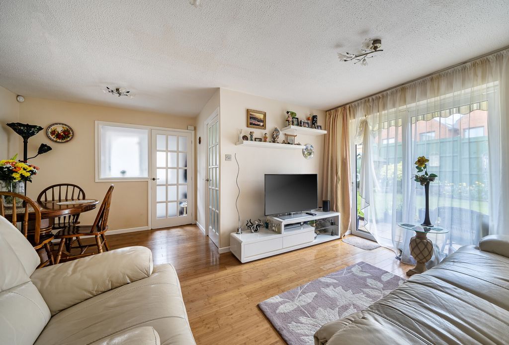 Property photo 3 of 20 1421471-12-69Aedd...