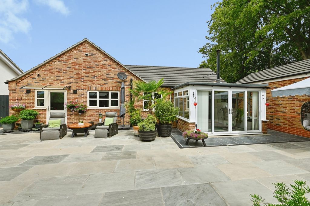 Property photo 2 of 35 Pbox-Img.Jpg