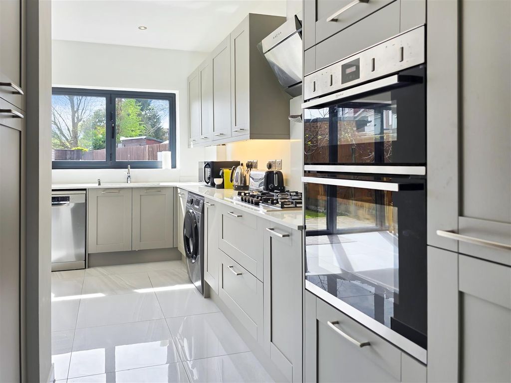 Property photo 3 of 27