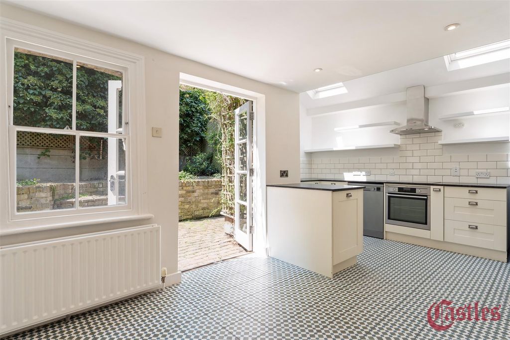 Property photo 2 of 21