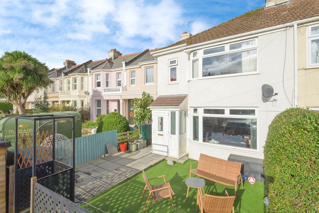 Property photo 2 of 20