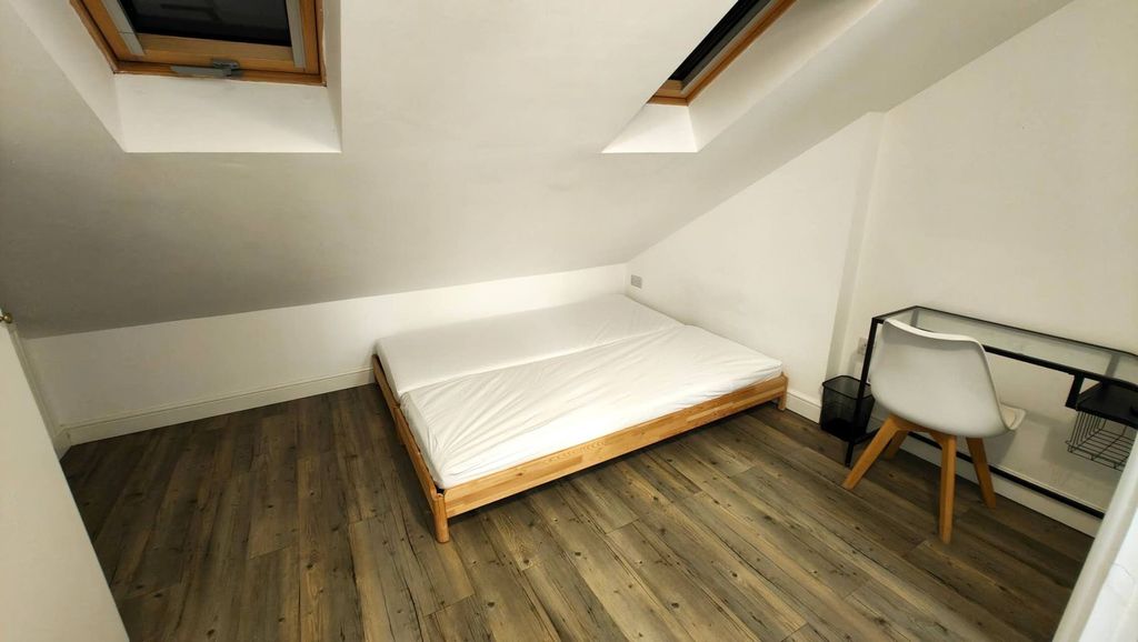 Property photo 3 of 7 A Cozy Student's Bedroom Featuring A Single Bed, A...