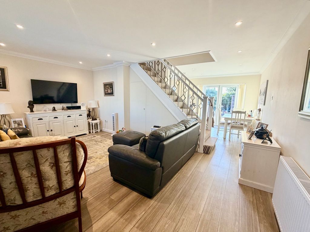Property photo 2 of 32