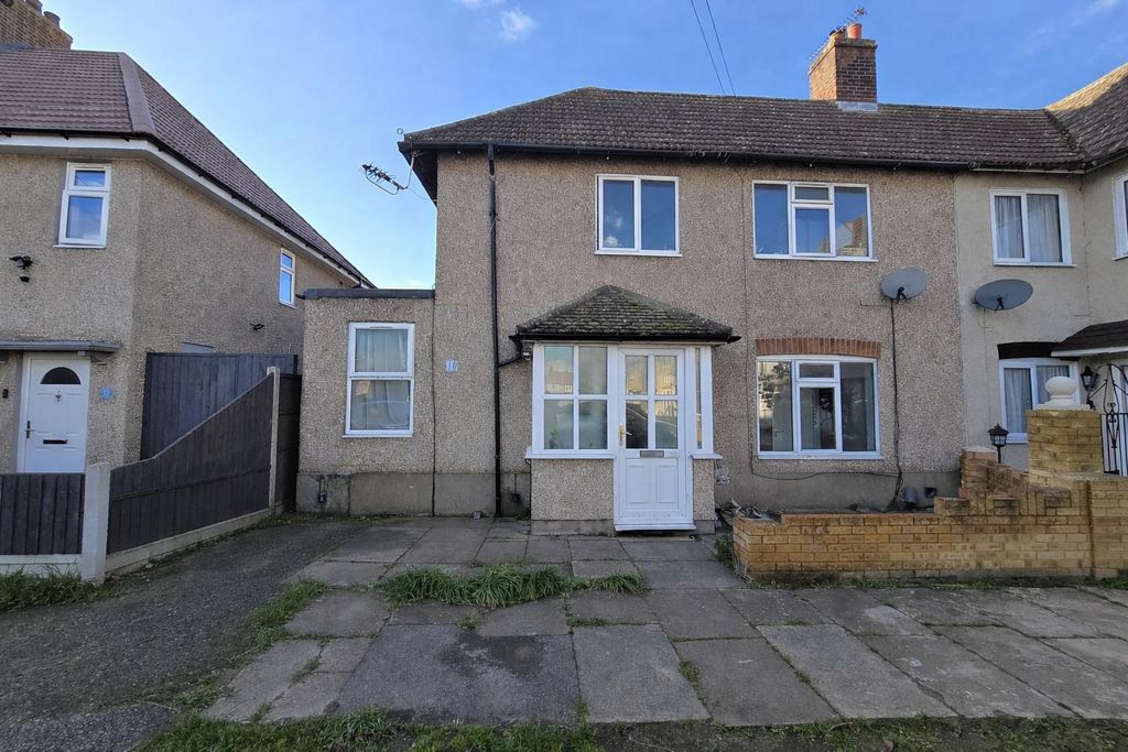 Property photo 1 of 6 Semi-Detached House In Suburban Setting.Png