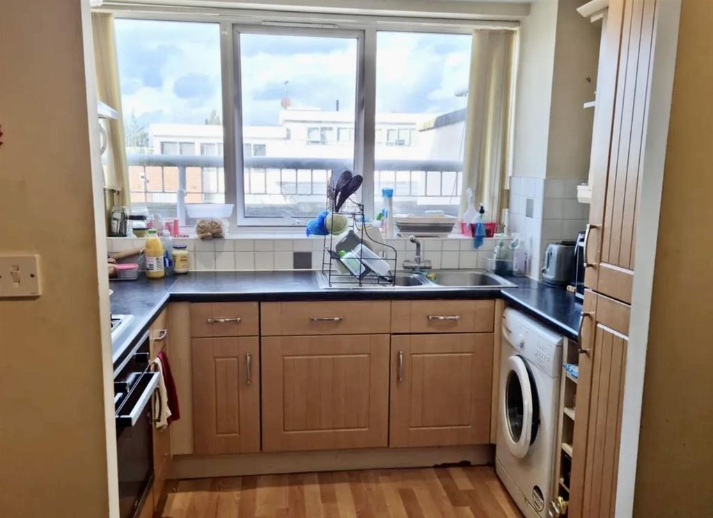 Property photo 2 of 5 Kitchen