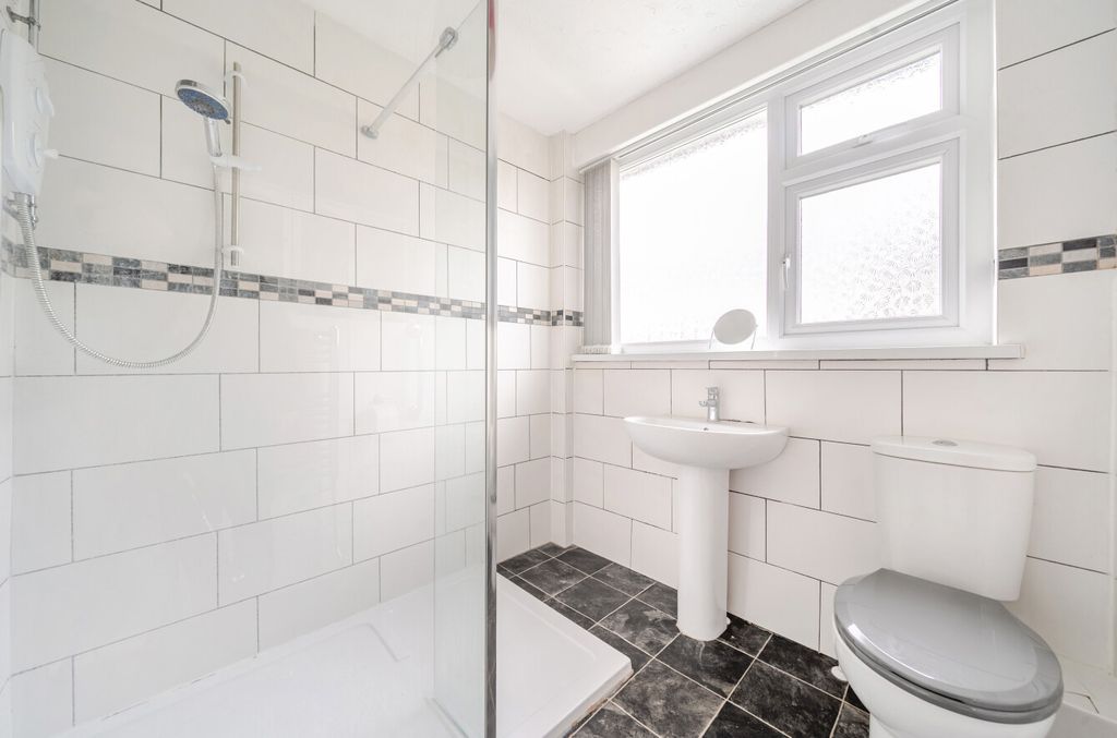 Property photo 2 of 14 1375151-26-690A15...