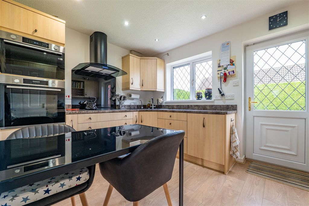 Property photo 3 of 24 Kitchen