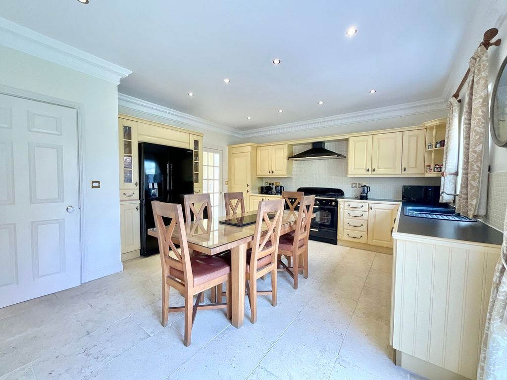 Property photo 2 of 24