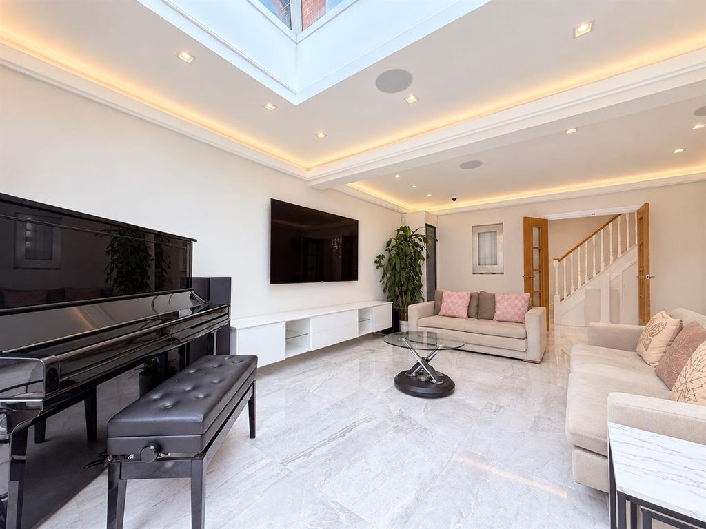 Property photo 3 of 37 Bright Neutral Living Room With Piano.Png