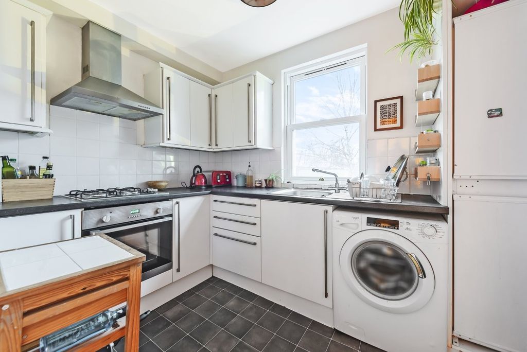 Property photo 3 of 6 Picture No. 11