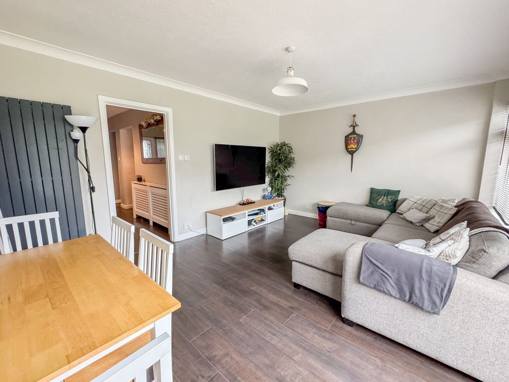 Property photo 3 of 21 Lounge