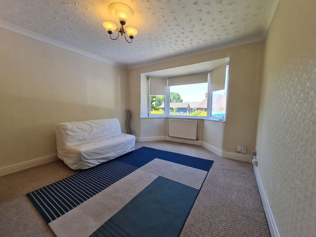 Property photo 3 of 23 Lounge