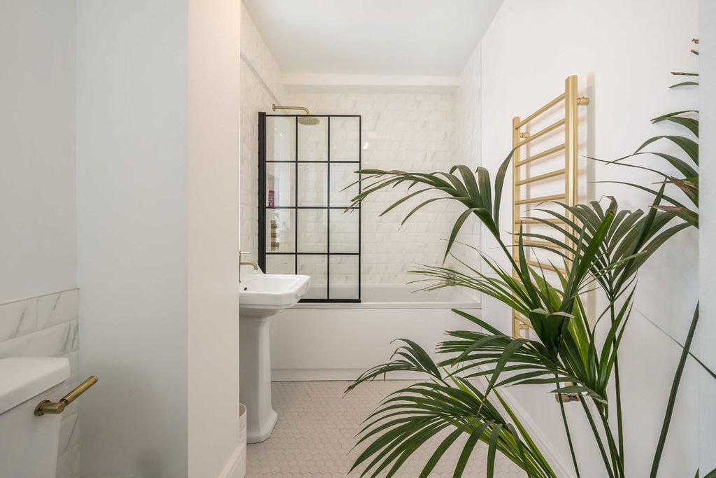 Property photo 3 of 6