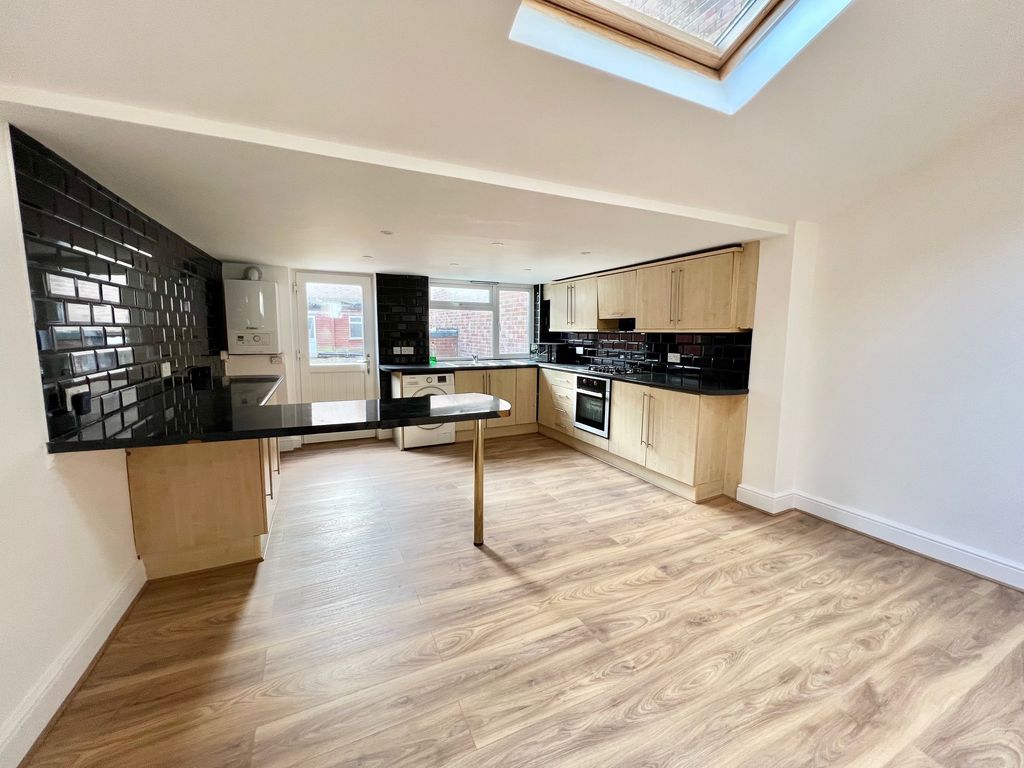 Property photo 1 of 15 Photo 12