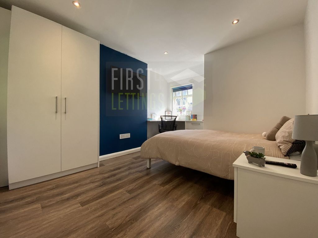 Property photo 1 of 17 Photo 17