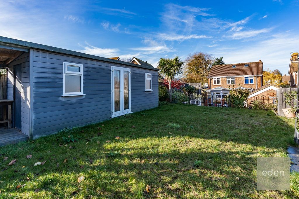 Property photo 2 of 28