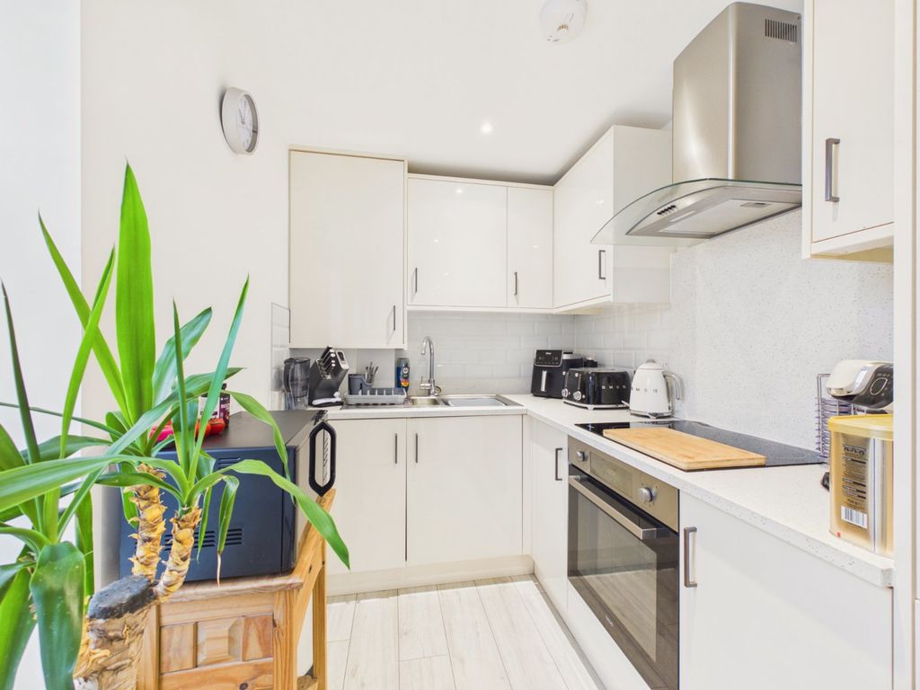 Property photo 3 of 13 Kitchen