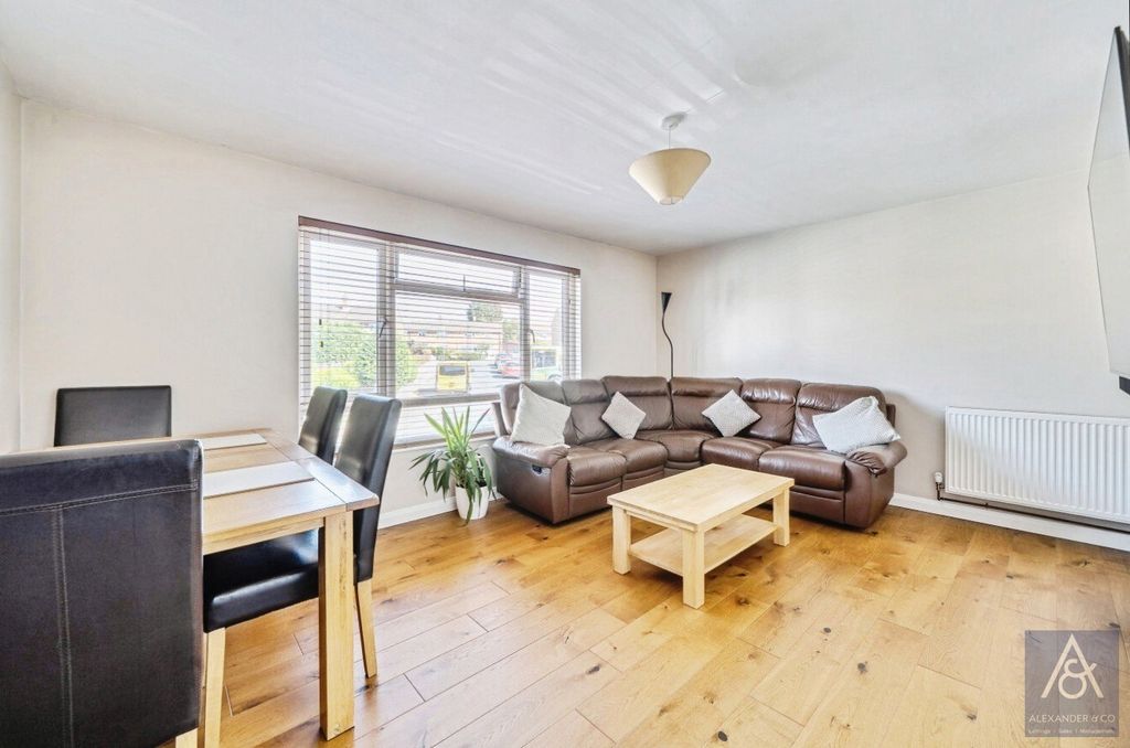 Property photo 2 of 15 Pbox-Img.Jpg