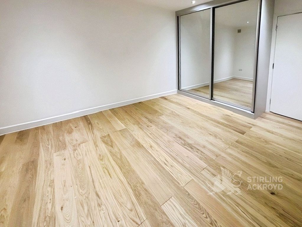 Property photo 2 of 5 Bedroom