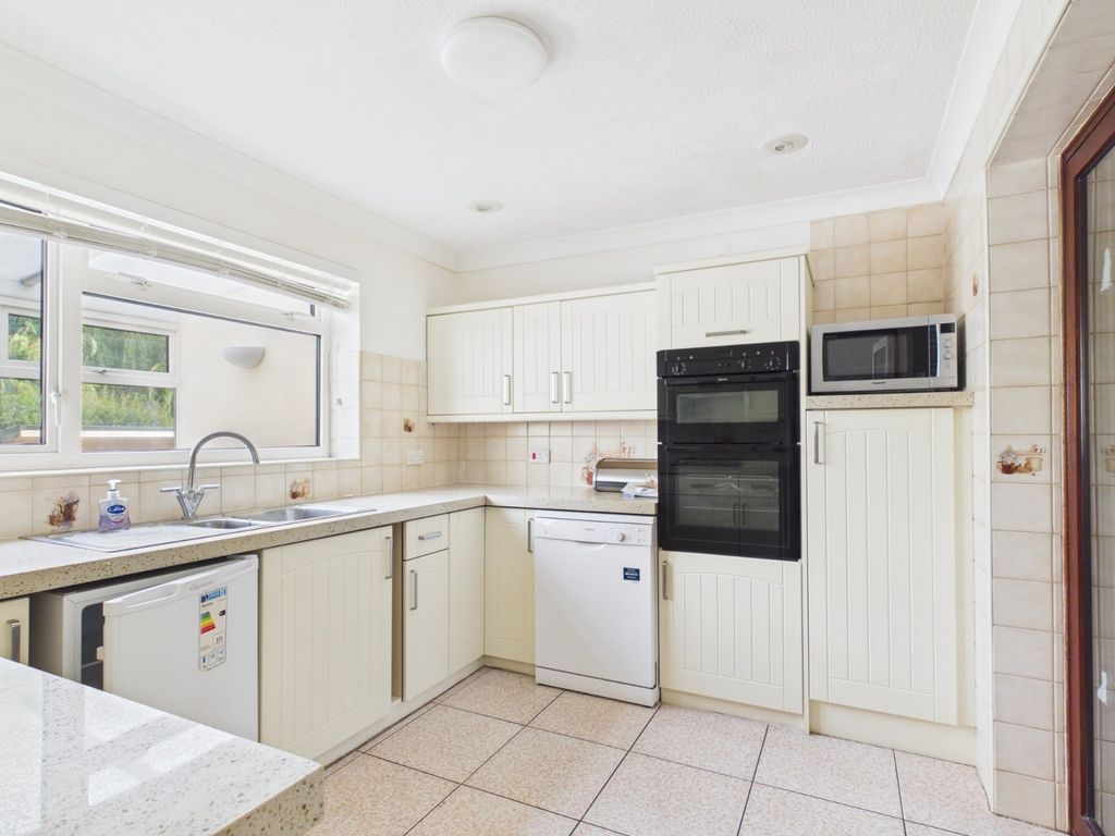 Property photo 2 of 19 Kitchen/Breakfast