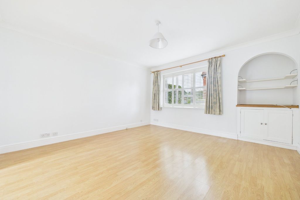 Property photo 2 of 15 Picture No. 18