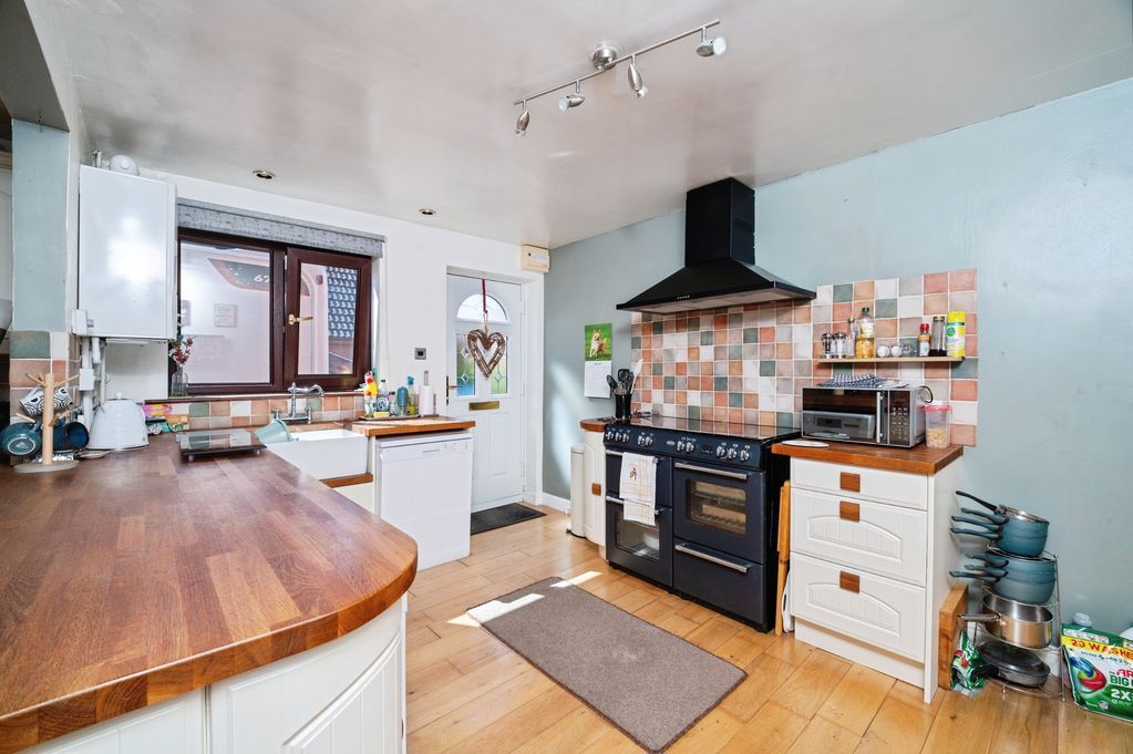 Property photo 2 of 17 Kitchen