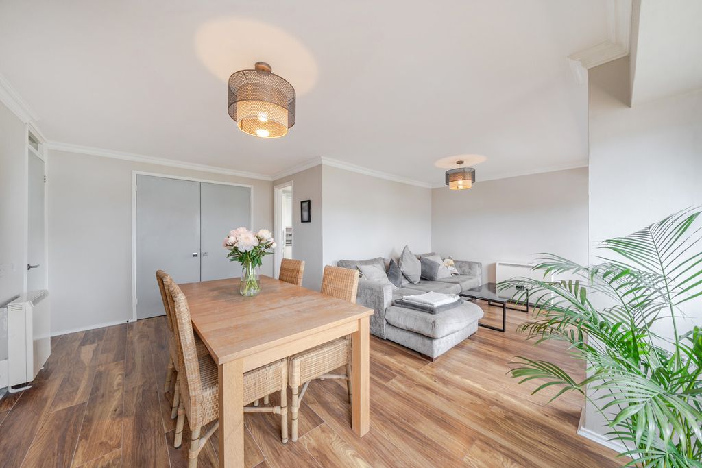 Property photo 3 of 19 1472451-3-6A28010...