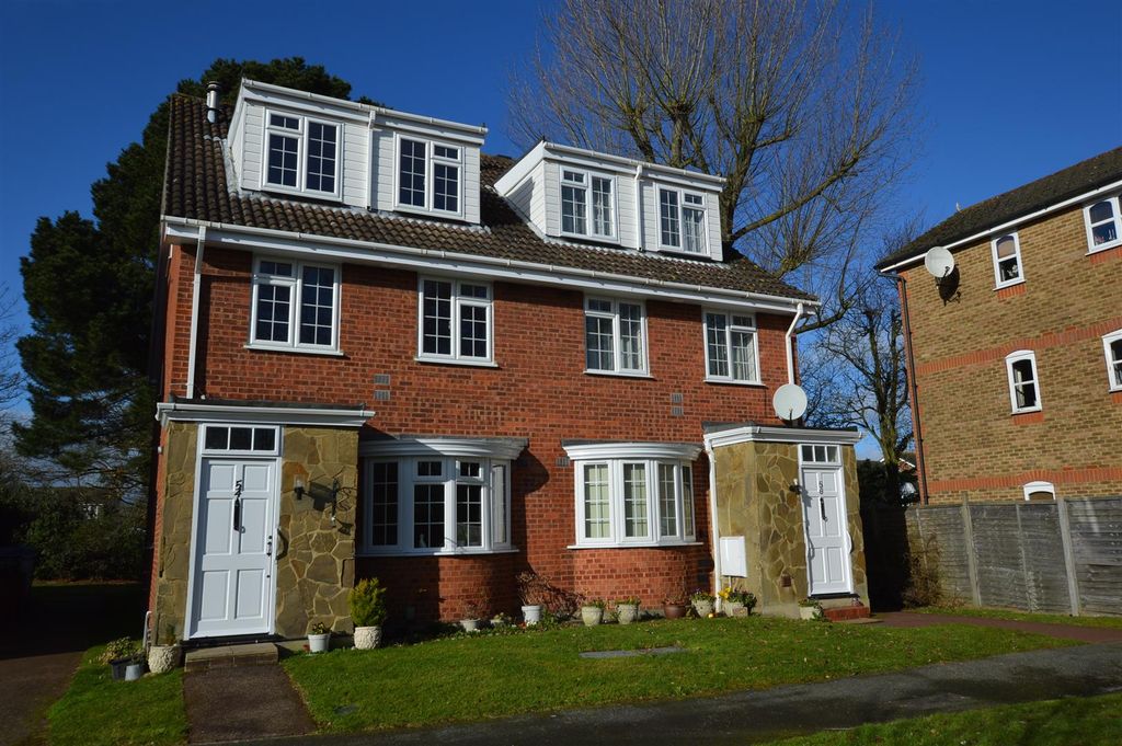 Property photo 1 of 11 Approach