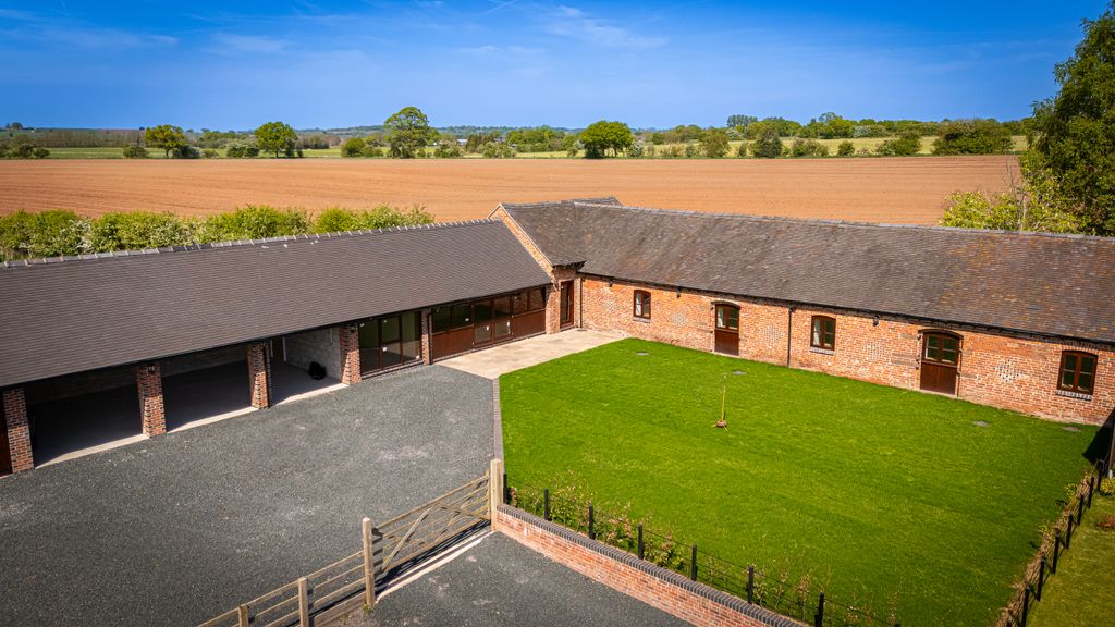Property photo 2 of 26 Barns