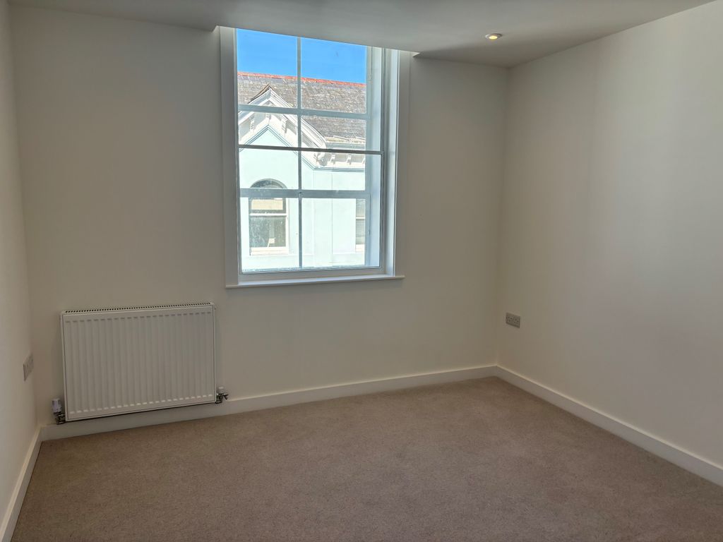 Property photo 3 of 5 Bed