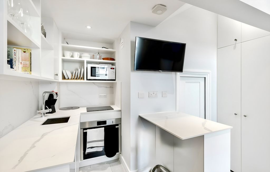 Property photo 2 of 3